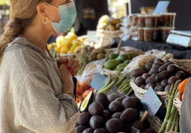 Alcaldesa inaugura Mercado Campesino en Santa María de Manquehue