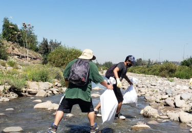 Alumnos DUOC UC San Bernardo participaron en Limpieza del Mapocho en Vitacura