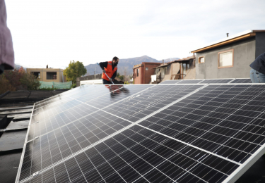 Vitacura lanza convenio para instalación de paneles solares en 2 mil hogares